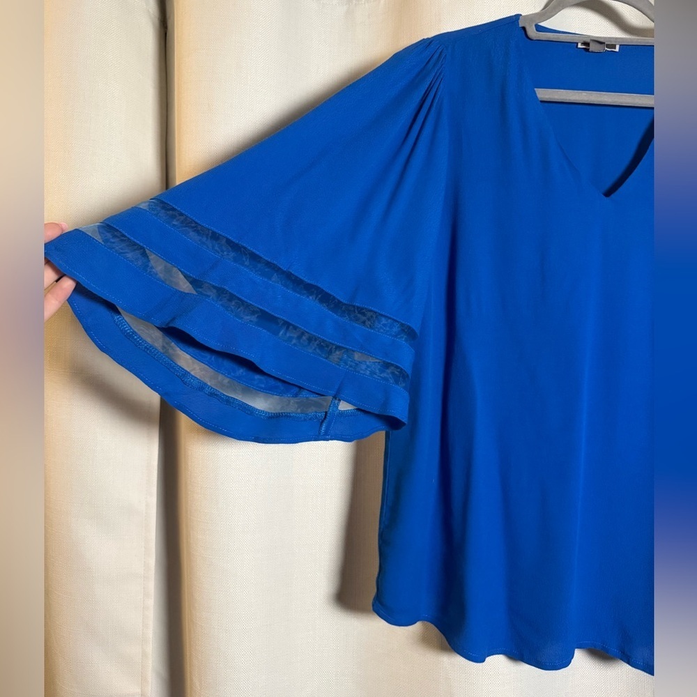 Chelsea28 Bell Sleeve V Neck Blouse Medium - Picture 4 of 7